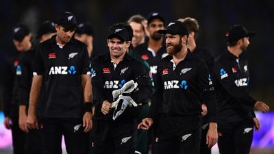 PAKvsNZ: डेवॉन कॉन्वे के शतक के आगे झुका पाकिस्तान, न्यूजीलैंड दूसरे वनडे में शान से जीता SportsTak Hindi
