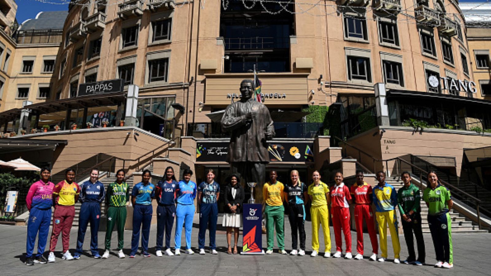 U19 World Cup: 16 टीमें, 16 दिन, 41 मैच, एक ट्रॉफी... और रोमांच का चरम, क्या फिर से साउथ अफ्रीका में वर्ल्ड चैंपियन बनेगा भारत! U19 World Cup: 16 टीमें, 16 दिन, 41 मैच, एक ट्रॉफी... और रोमांच का चरम, क्या फिर से साउथ अफ्रीका में वर्ल्ड चैंपियन बनेगा भारत!