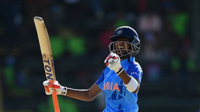 12वीं के एग्जाम के लिए छोड़ी ट्रेनिंग, फिर लक्ष्मण बने संकटमोचक, अब महिला अंडर-19 टी20 वर्ल्ड कप में 20 चौके जड़ मचाया तहलका SportsTak Hindi