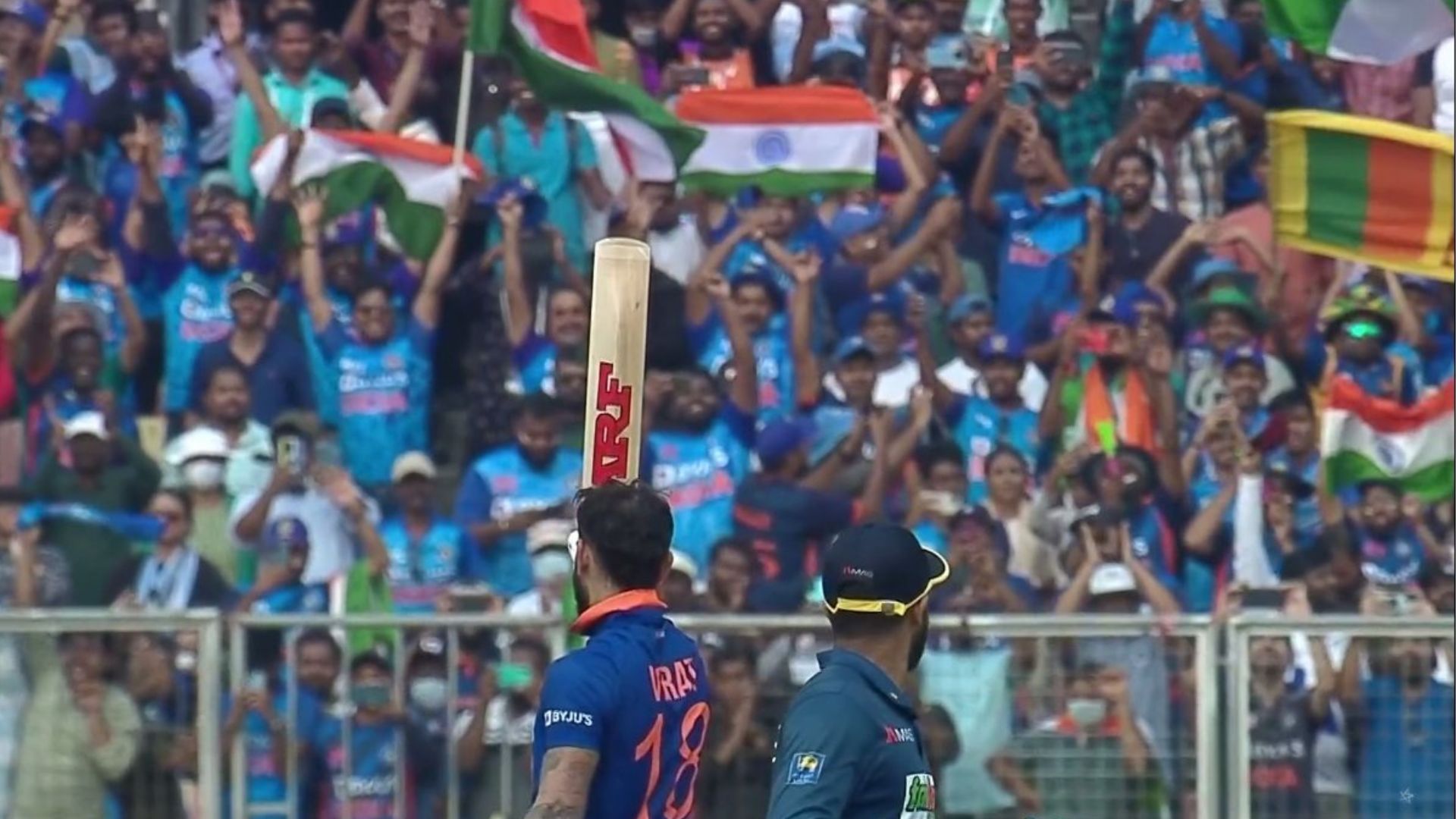 IND vs SL: विराट कोहली ने चार मैचों में ठोका तीसरा शतक, रिकॉर्डों की लगाई झड़ी 