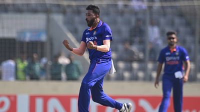 ICC Ranking : 3 मैच में 9 विकेट लेकर सिराज ने रैंकिंग में लगाई लंबी छलांग, टॉप-3 में हुए शामिल SportsTak Hindi