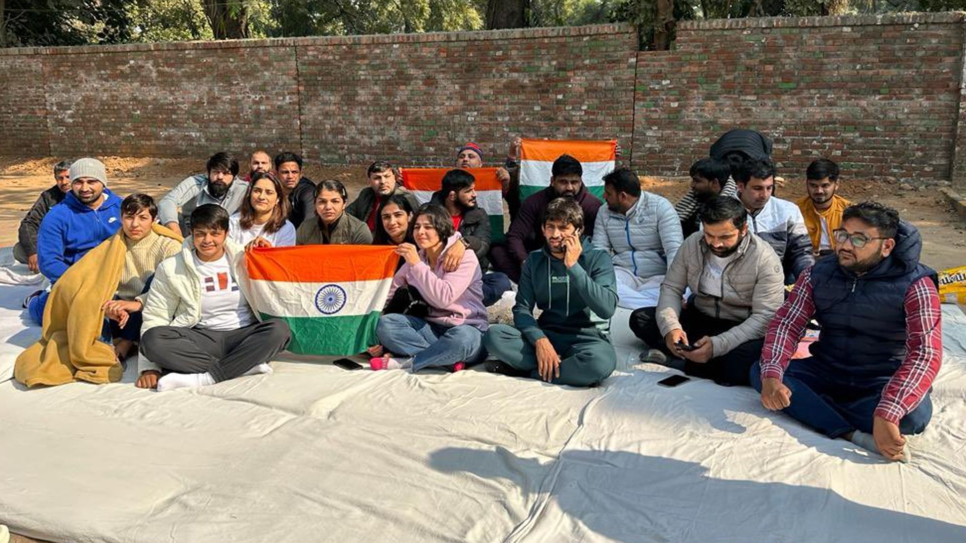 ओलिंपिक मेडलिस्‍ट पहलवानों ने भारतीय कुश्ती संघ के खिलाफ खोला मोर्चा, जंतर-मंतर पर बैठे बजरंग-विनेश समेत स्‍टार रेसलर