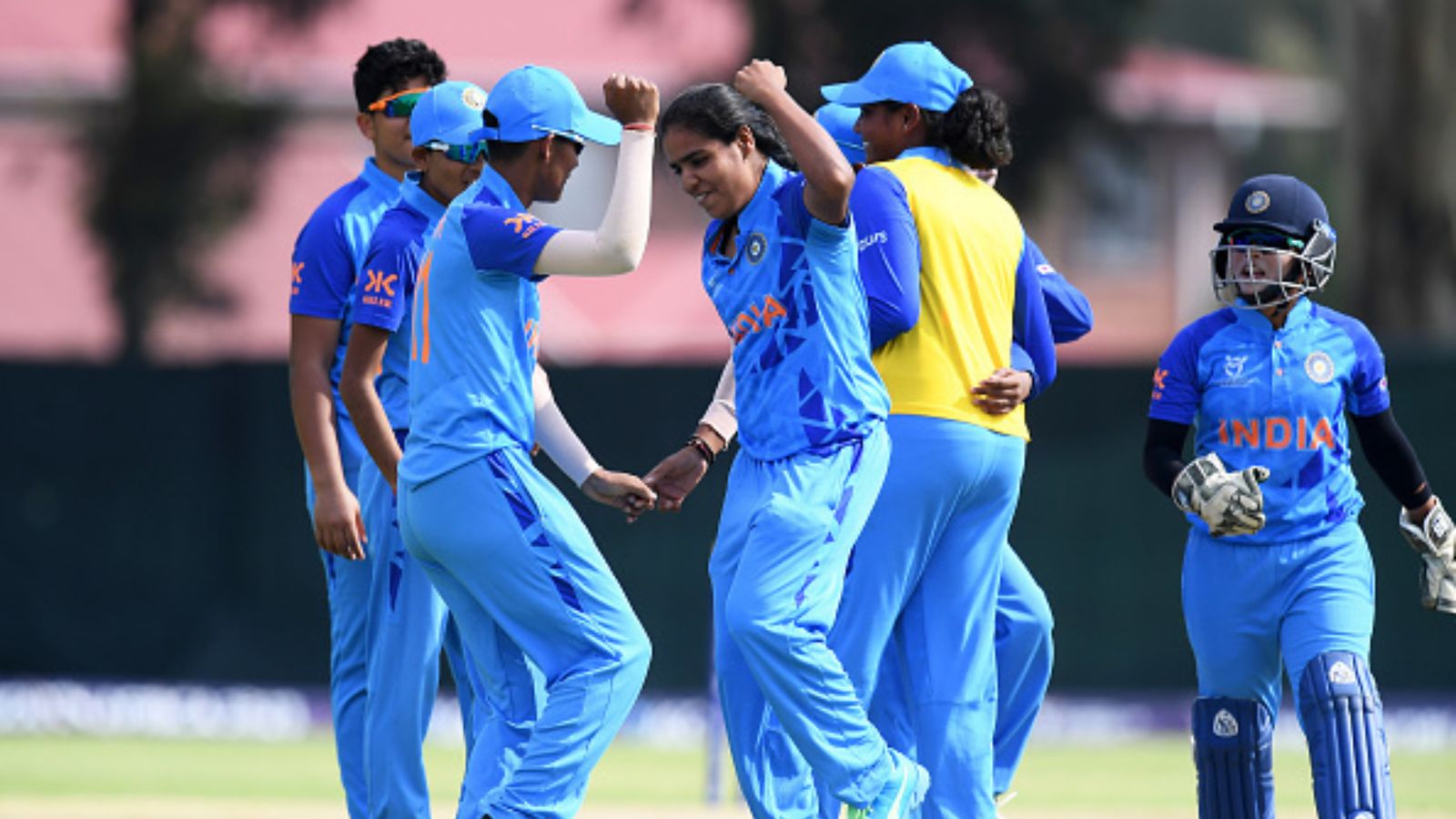 U19 Women T20 World Cup: भारत ने लगाई बंपर जीत की हैट्रिक, स्कॉटलैंड को 66 रन पर समेटा और कटाया सुपर सिक्स का टिकट U19 Women T20 World Cup: भारत ने लगाई बंपर जीत की हैट्रिक, स्कॉटलैंड को 66 रन पर समेटा और कटाया सुपर सिक्स का टिकट
