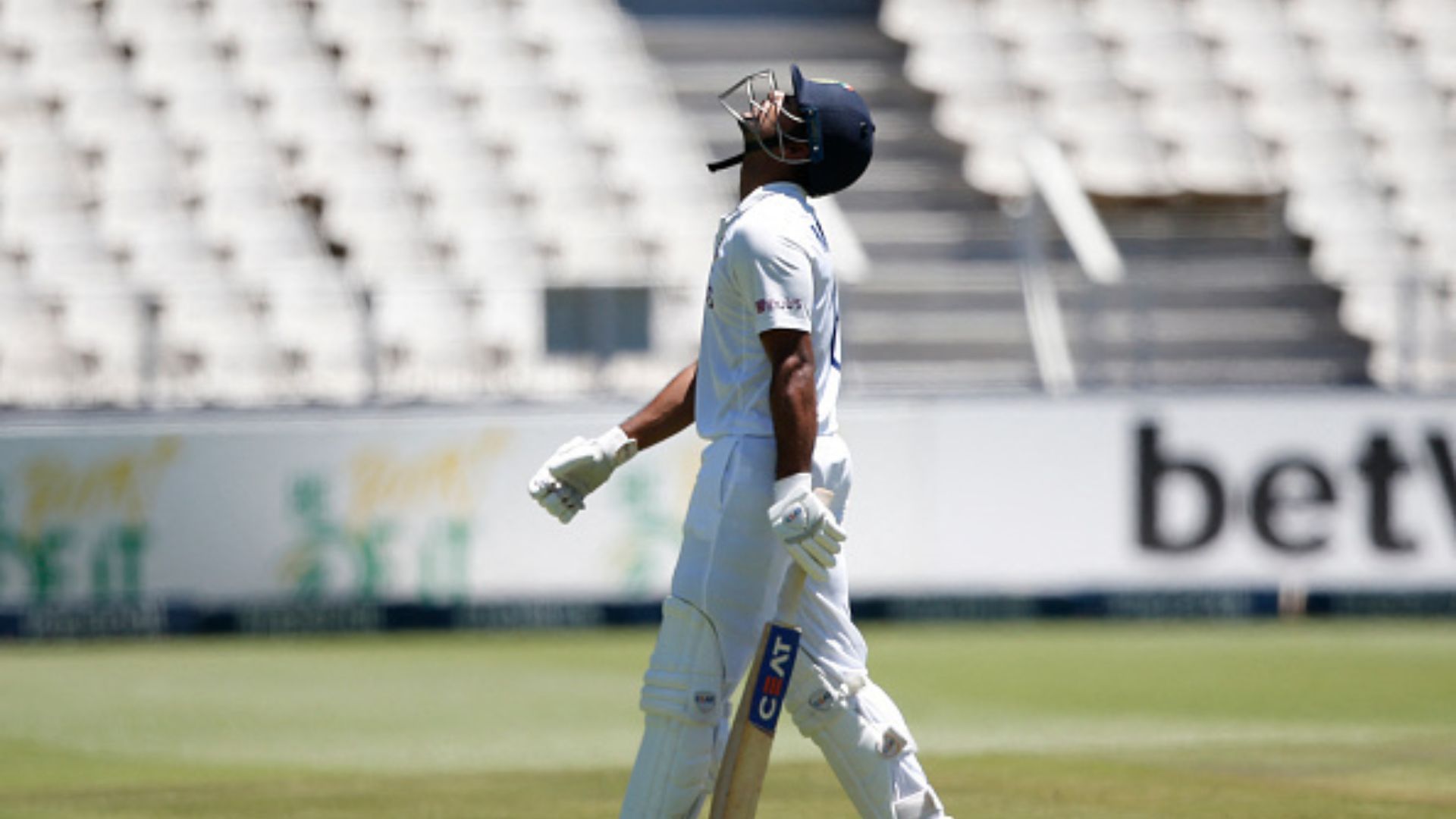 शुभमन गिल के बाद अब इस भारतीय ओपनर ने भी ठोका दोहरा शतक, छक्के-चौकों से कहर बनकर टूटा