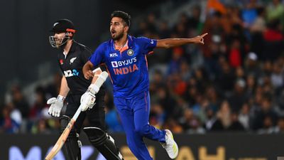 क्या उमरान मलिक 2023 वनडे वर्ल्ड कप नहीं खेल पाएंगे? टीम इंडिया के गेंदबाजी कोच का बड़ा बयान SportsTak Hindi