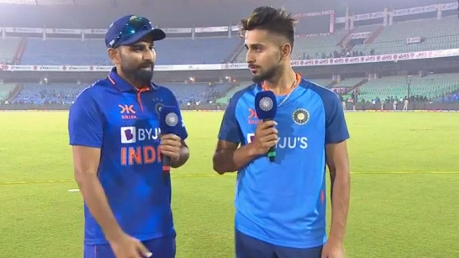 IND vs NZ : शमी ने उमरान मलिक को दिया सफलता का मंत्र, कहा - 'ऐसा करोगे तो दुनिया पर राज होगा' IND vs NZ : शमी ने उमरान मलिक को दिया सफलता का मंत्र, कहा - 'ऐसा करोगे तो दुनिया पर राज होगा'