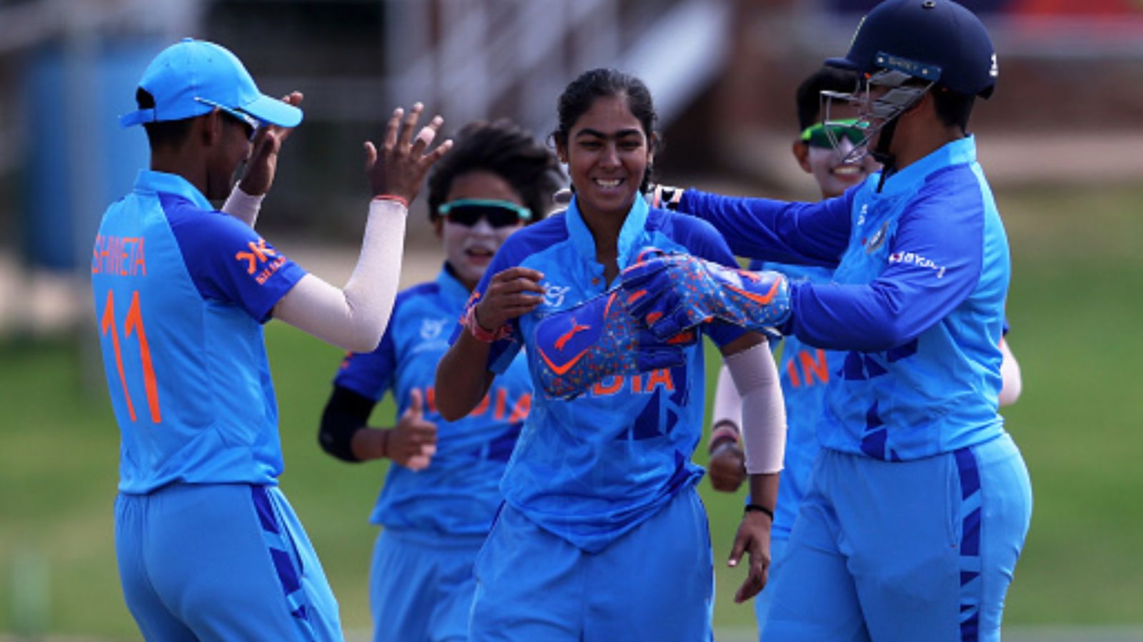 U19Women T20 World Cup: पार्श्वी चोपड़ा के आगे श्रीलंका का सरेंडर, 59 रन पर ठहरी टीम, भारत ने 44 गेंद में जीता मुकाबला U19Women T20 World Cup: पार्श्वी चोपड़ा के आगे श्रीलंका का सरेंडर, 59 रन पर ठहरी टीम, भारत ने 44 गेंद में जीता मुकाबला