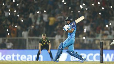 ICC महिला वनडे टीम ऑफ द ईयर की कप्तान बनीं हरमनप्रीत,  इन दो भारतीय खिलाड़ियों ने भी प्लेइंग 11 में बनाई जगह SportsTak Hindi