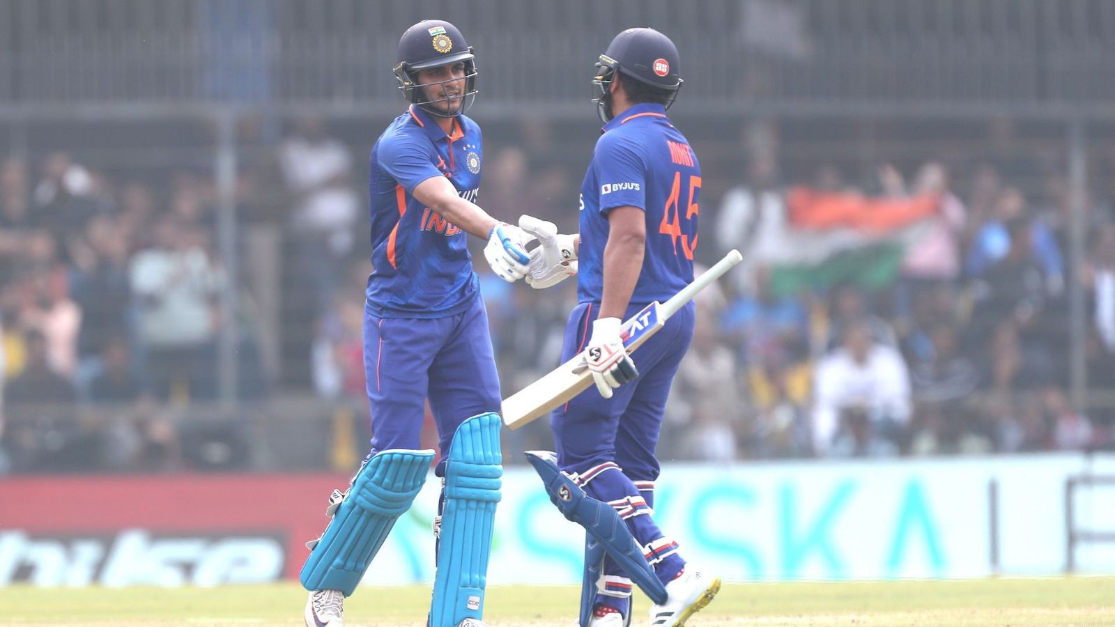 IND vs NZ: वनडे क्रिकेट में हिटमैन का हल्ला बोल, 36 महीनों का सूखा खत्म कर जड़ा तूफानी शतक IND vs NZ: वनडे क्रिकेट में हिटमैन का हल्ला बोल, 36 महीनों का सूखा खत्म कर जड़ा तूफानी शतक