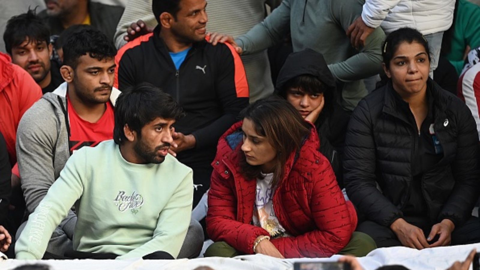 WFI विवाद: बजरंग पूनिया, विनेश फोगाट ने निगरानी कमिटी पर जताई नाराजगी, खेल मंत्रालय पर लगाया यह आरोप WFI विवाद: बजरंग पूनिया, विनेश फोगाट ने निगरानी कमिटी पर जताई नाराजगी, खेल मंत्रालय पर लगाया यह आरोप