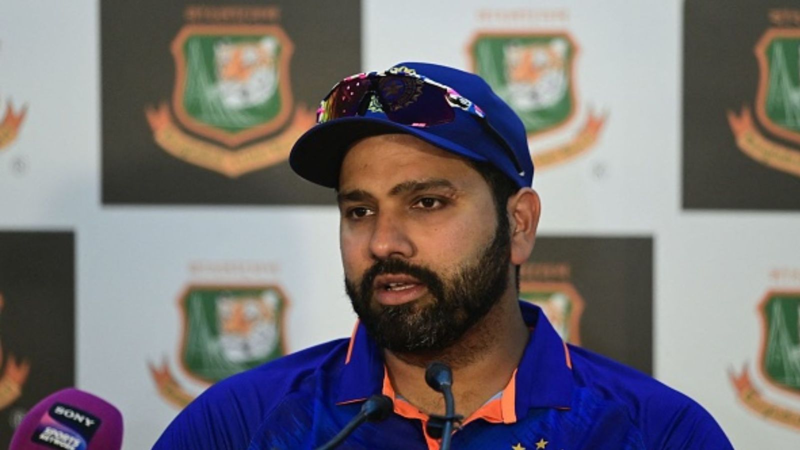 IND vs NZ : 3 साल बाद लगाई सेंचुरी? इस सवाल पर आग बबूला हुए रोहित शर्मा, खरी-खोटी सुनकर बताई सच्चाई IND vs NZ : 3 साल बाद लगाई सेंचुरी? इस सवाल पर आग बबूला हुए रोहित शर्मा, खरी-खोटी सुनकर बताई सच्चाई