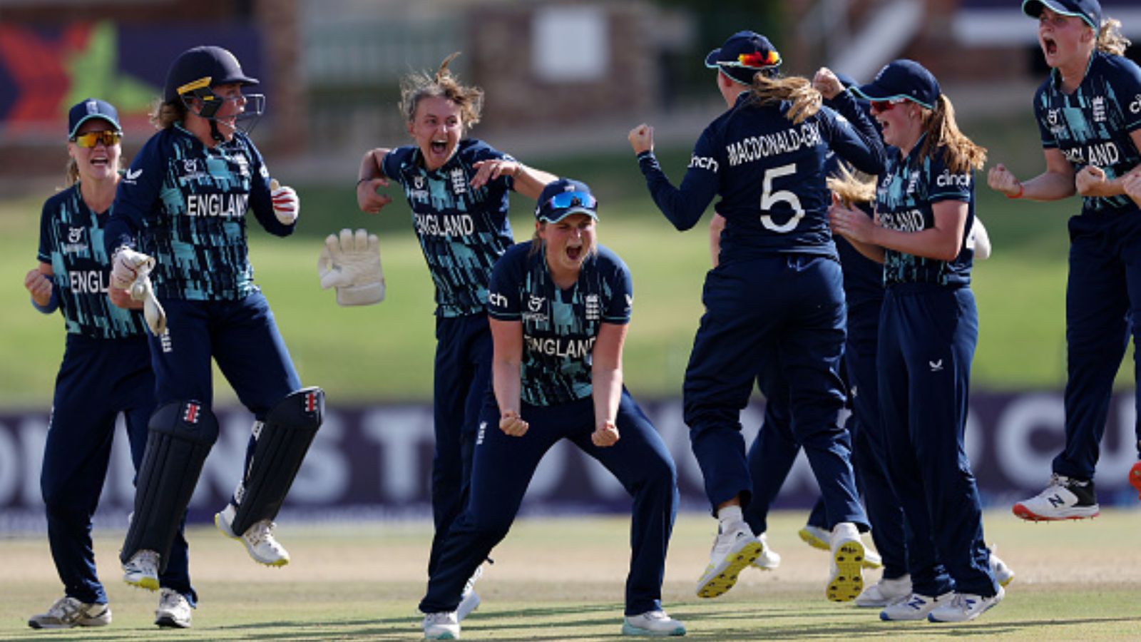 U19 Women T20 World Cup: इंग्लैंड का करिश्मा, 7 विकेट पर 45 रन से उबरकर ऑस्ट्रेलिया को 3 रन से दी शिकस्त, भारत से फाइनल में टक्कर U19 Women T20 World Cup: इंग्लैंड का करिश्मा, 7 विकेट पर 45 रन से उबरकर ऑस्ट्रेलिया को 3 रन से दी शिकस्त, भारत से फाइनल में टक्कर