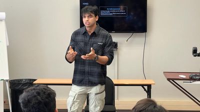 नीरज चोपड़ा ने वर्ल्ड कप फाइनल से पहले टीम इंडिया से की मुलाकात, दिए स्पेशल टिप्स, सामने आईं तस्वीरें SportsTak Hindi