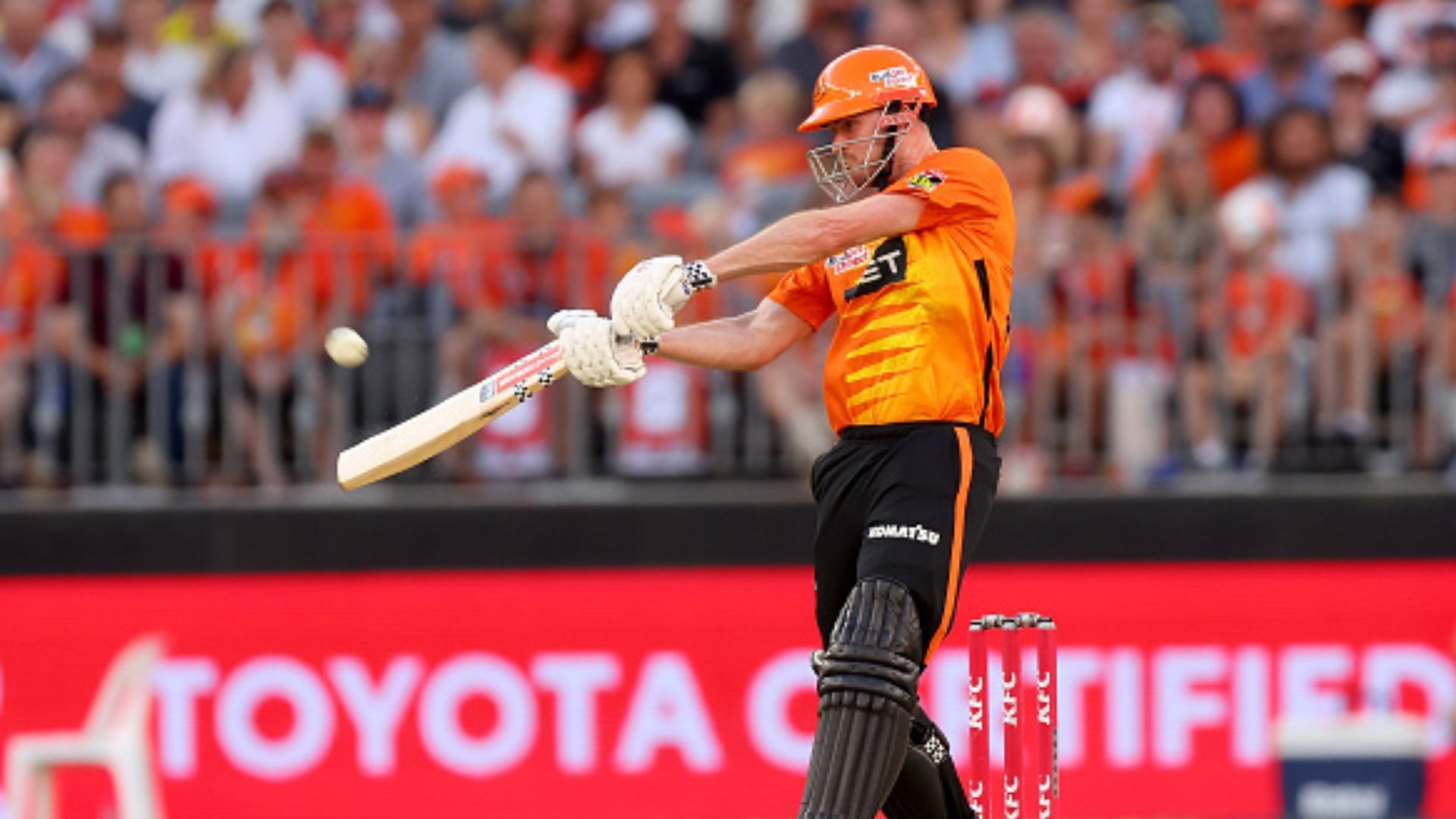 BBL : 22 रन पर गिरे 3 विकेट फिर टर्नर ने पलटा पासा, 84 रनों की ताबड़तोड़ पारी से टीम को पहुंचाया फाइनल