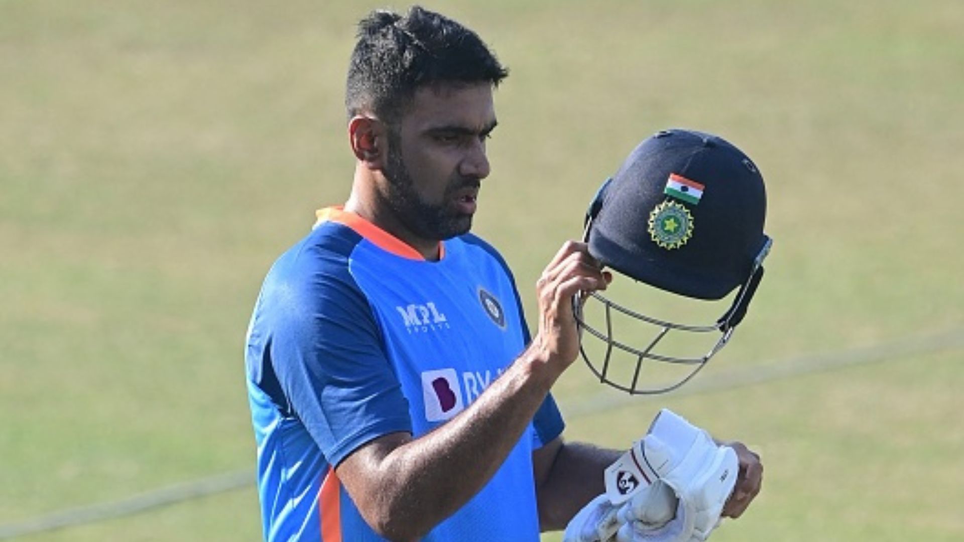 IND vs AUS : पिच का रोना फैलाने वाले ऑस्ट्रेलियाई खिलाड़ियों पर अश्विन ने साधा निशाना, कहा - पाकिस्तान में भी...