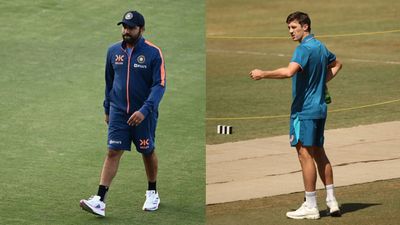 IND vs AUS: ऑस्ट्रेलिया ने जीता टॉस, सूर्यकुमार के साथ स्टार विकेटकीपर का हुआ डेब्यू, मर्फी को मिली बैगी ग्रीन SportsTak Hindi