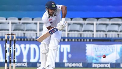 Ranji Trophy Semifinal : 28 चौके व 6 छक्के से भारतीय ओपनर ने जड़ा दोहरा शतक, कर्नाटक ने मैच में बनाई पकड़ SportsTak Hindi