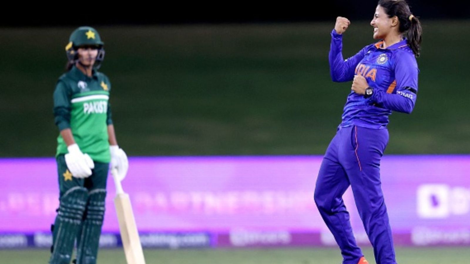 Women's T20 WC : पाकिस्तान के खिलाफ महिला टीम इंडिया कब करेगी आगाज, जानें पूरा शेड्यूल Women's T20 WC : पाकिस्तान के खिलाफ महिला टीम इंडिया कब करेगी आगाज, जानें पूरा शेड्यूल