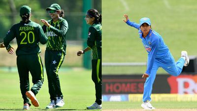 Women's T20 WC : भारत और पाकिस्तान महिला टीम के बीच टक्कर में किसने चटकाए सबसे अधिक विकेट, सबसे आगे ये गेंदबाज SportsTak Hindi