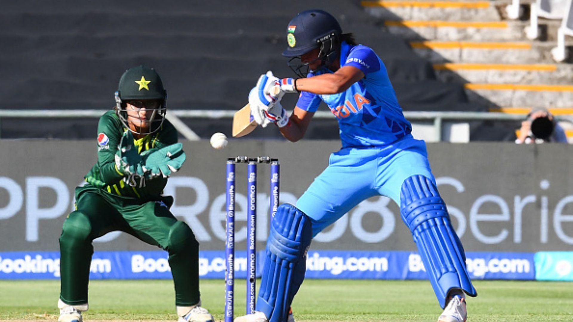 WPL Auction 2023, Mumbai Indians Full Squad: इंग्लैंड की तरफ से महिला टी20 में पहली हैट्रिक लेने वाली अंग्रेज क्रिकेटर पर बरसे करोड़ों रुपए