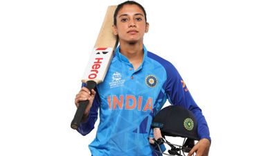 WPL Auction, Royal Challengers Bangalore Full Squad: आरसीबी ने मांधना, पैरी, रेणुका के लिए खर्च किए बोरीभर पैसा, जानिए पूरी टीम SportsTak Hindi