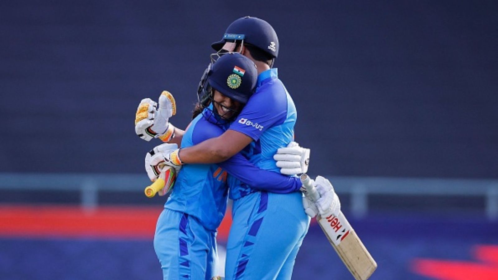 WPL Auction 2023: पिता करते हैं अंपायरिंग, बेटी ने 4 साल की उम्र में थामा था बल्ला, अब नीलामी में RCB ने लुटाए करोड़ों रुपए WPL Auction 2023: पिता करते हैं अंपायरिंग, बेटी ने 4 साल की उम्र में थामा था बल्ला, अब नीलामी में RCB ने लुटाए करोड़ों रुपए