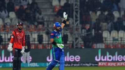 PSL 2023: रिजवान की 75 रन की तूफानी पारी भी नहीं दिला पाई टीम को जीत, अफरीदी की लाहौर ने 1 रन से जीता रोमांचक मुकाबला SportsTak Hindi