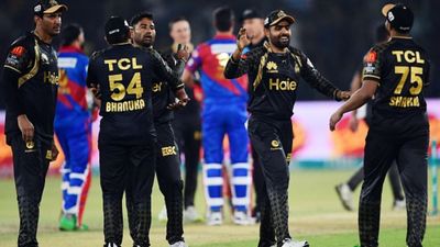 PSL 2023: शोएब मलिक की टीम के खिलाफ अंग्रेज क्रिकेटर ने बल्ले से लगाई आग, बाबर की सेना को मिली 2 रन से रोमांचक जीत SportsTak Hindi