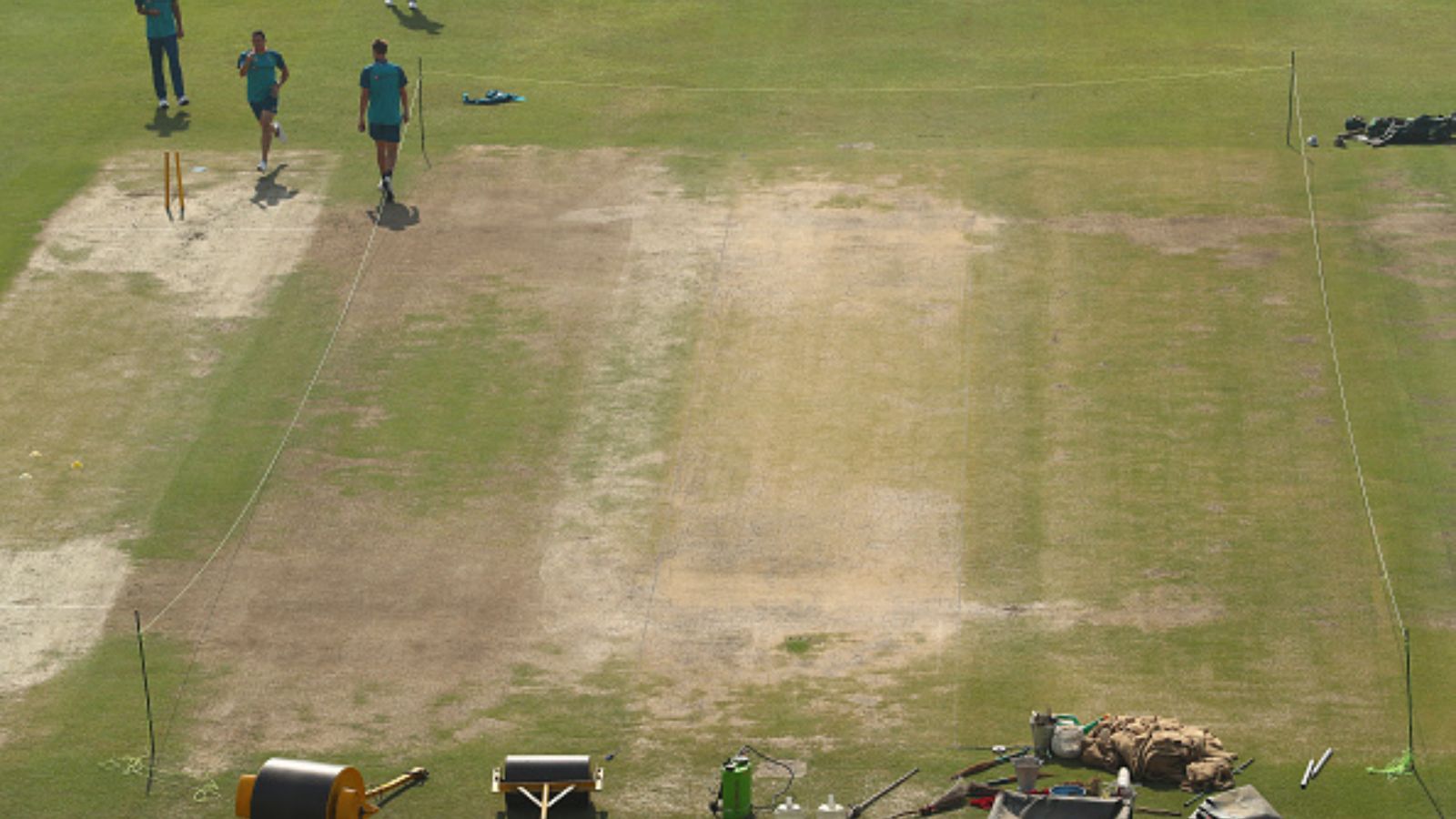 INDvsAUS: दिल्ली टेस्ट की पिच पर ऑस्ट्रेलियाई मीडिया में बवाल, लगाया फोटो खींचने से रोकने का आरोप INDvsAUS: दिल्ली टेस्ट की पिच पर ऑस्ट्रेलियाई मीडिया में बवाल, लगाया फोटो खींचने से रोकने का आरोप