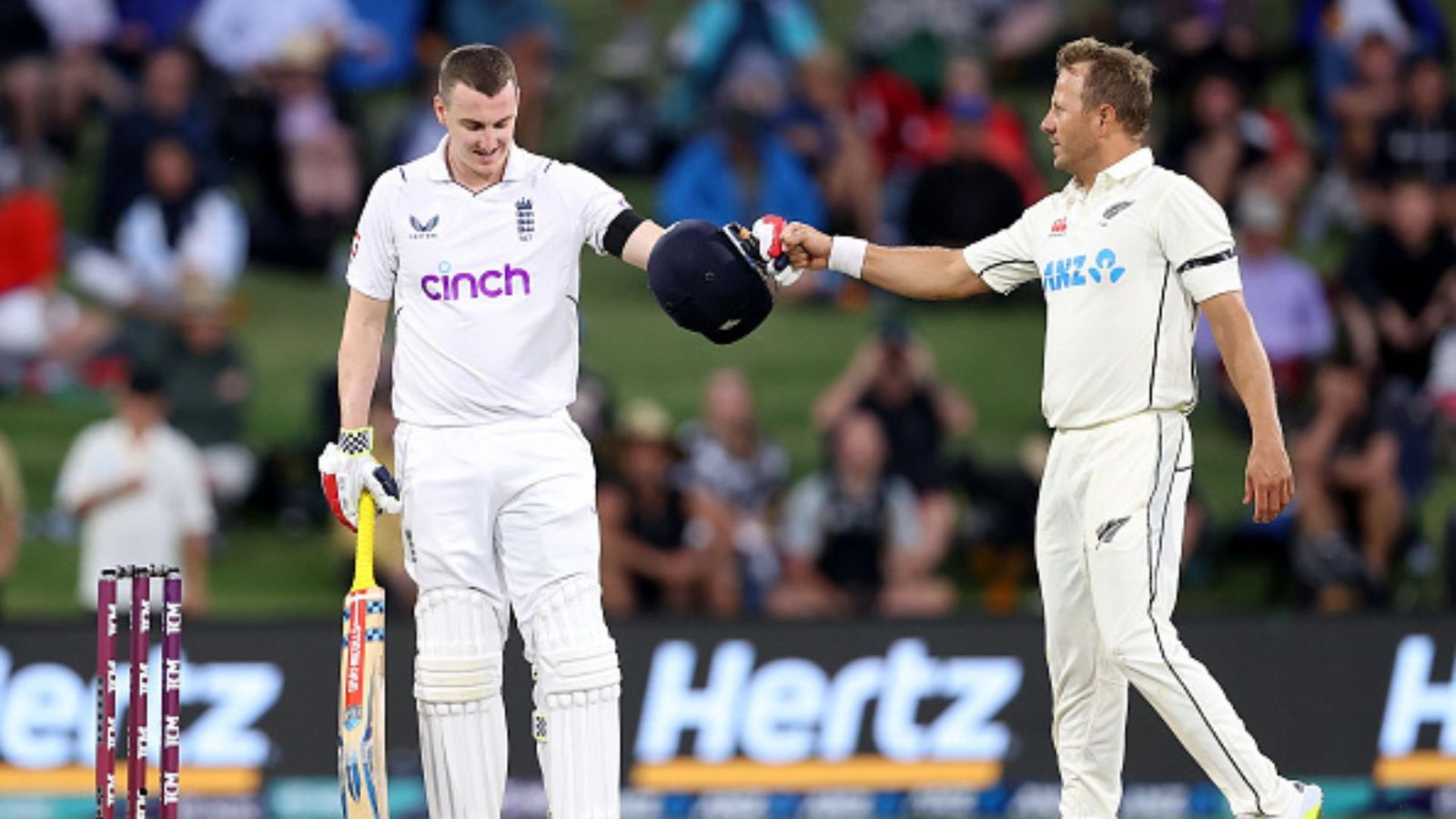 NZ vs ENG: न्यूजीलैंड में हुई बैजबॉल की एंट्री, पहले ही दिन 325 रन ठोक अंग्रेज बल्लेबाजों का हल्ला बोल, कीवी 288 रन पीछे NZ vs ENG: न्यूजीलैंड में हुई बैजबॉल की एंट्री, पहले ही दिन 325 रन ठोक अंग्रेज बल्लेबाजों का हल्ला बोल, कीवी 288 रन पीछे