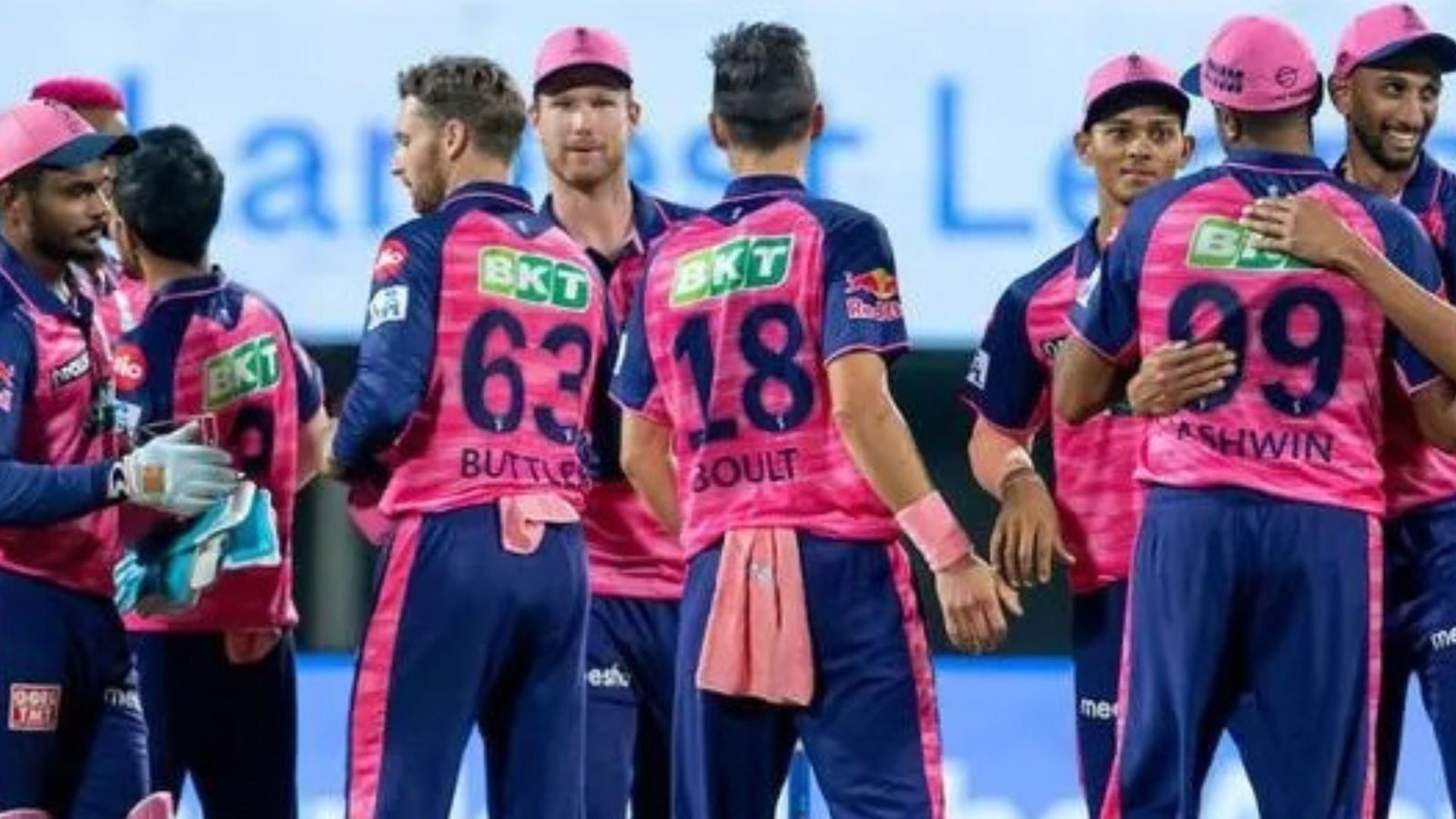 बड़ी खबर: IPL से ठीक पहले राजस्थान रॉयल्स को बड़ा झटका, टूर्नामेंट से बाहर हुआ 10 करोड़ का ये खिलाड़ी बड़ी खबर: IPL से ठीक पहले राजस्थान रॉयल्स को बड़ा झटका, टूर्नामेंट से बाहर हुआ 10 करोड़ का ये खिलाड़ी