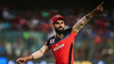 WPL 2023 : RCB ने महिला टीम की कप्तान का किया ऐलान, विराट कोहली ने बताया नाम SportsTak Hindi