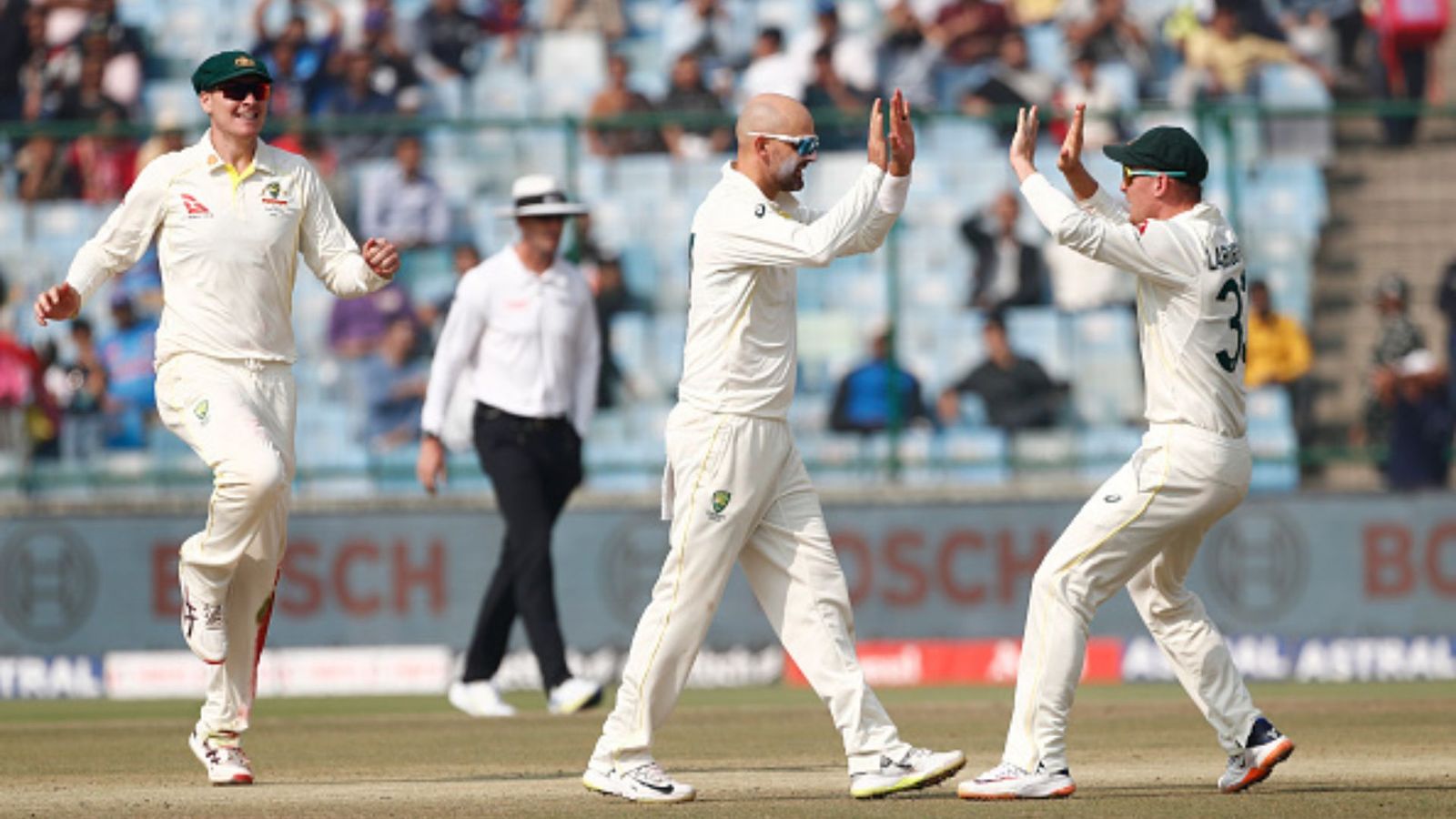IND vs AUS: अकेले आधी टीम इंडिया पर भारी पड़े नाथन लायन,  पंजा लेकर ऐसा करने वाले बने दुनिया के पहले गेंदबाज IND vs AUS: अकेले आधी टीम इंडिया पर भारी पड़े नाथन लायन,  पंजा लेकर ऐसा करने वाले बने दुनिया के पहले गेंदबाज