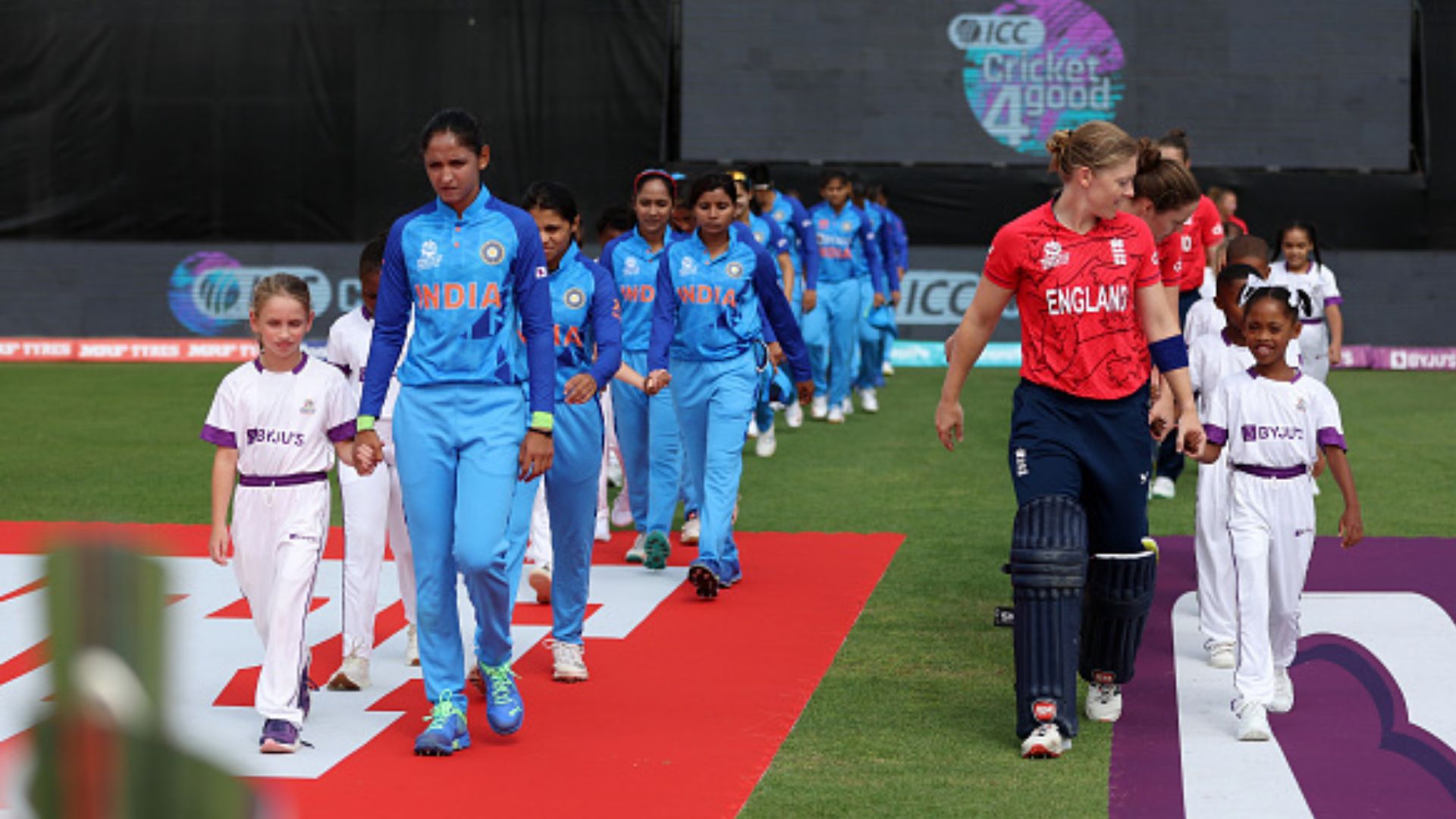 Women's T20 WC : इंग्लैंड से हार के बाद कैसे सेमीफाइनल में पहुंचेगी महिला टीम इंडिया, जानें समीकरण 
