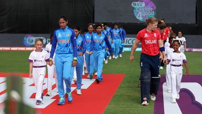 Women's T20 WC : इंग्लैंड से हार के बाद कैसे सेमीफाइनल में पहुंचेगी महिला टीम इंडिया, जानें समीकरण SportsTak Hindi
