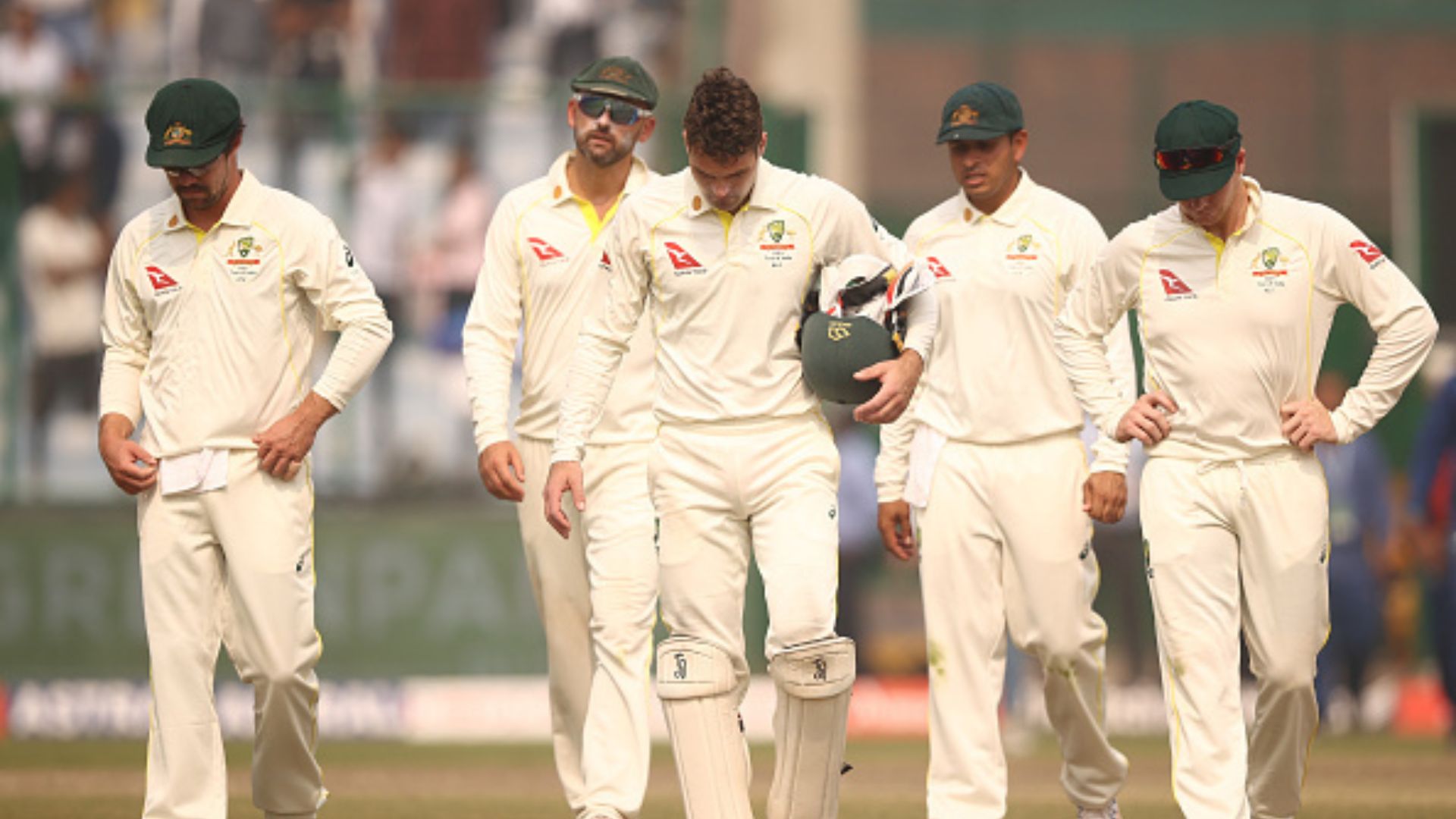 INDvsAUS: 110 गेंद में 9 विकेट गिरे तो ऑस्ट्रेलिया में हंगामा हो गया! कोई गुस्सा तो किसी को लगा आपदा आ गई