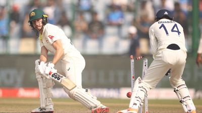 INDvsAUS: ऑस्ट्रलिया का स्पिन को नाकाम करने का दांव पड़ गया उल्टा! स्वीप शॉट से खोद लिया हार का गड्ढा SportsTak Hindi