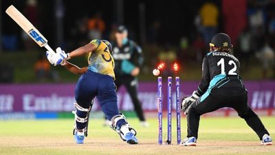 महिला टी20 वर्ल्ड कप: सिर्फ 60 रन पर ढेर कर न्यूजीलैंड ने श्रीलंका को किया टूर्नामेंट से बाहर, सेमीफाइनल के लिए SA-BAN मैच पर टिकी उम्मीदें SportsTak Hindi