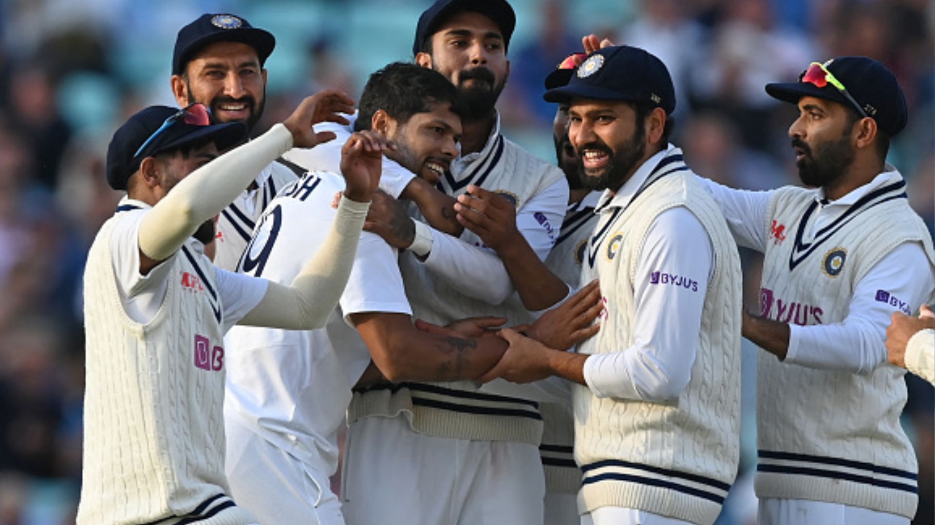 IND vs AUS : भारत-ऑस्ट्रेलिया टेस्ट सीरीज के बीच आई बुरी खबर, भारतीय तेज गेंदबाज के पिता का हुआ निधन 