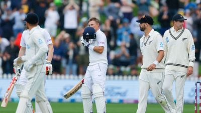 NZ vs ENG : 21 रन पर गिरे 3 विकेट, फिर 'डॉन' बनकर रूट ने जड़ा शतक तो हैरी ने खेली 184 रनों की पारी, पहले दिन न्यूजीलैंड की शामत आई SportsTak Hindi