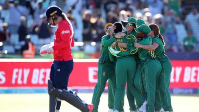 Women's T20 World Cup: साउथ अफ्रीका ने रच दिया इतिहास, इंग्लैंड को धूल चटाकर पहली बार वर्ल्ड कप फाइनल में बनाई जगह SportsTak Hindi