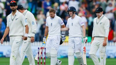 NZ vs ENG : 302 रनों की रिकॉर्ड साझेदारी से रूट और ब्रूक ने मचाई तबाही, फिर इंग्लैंड ने गेंद से भी बरपाया कहर, न्यूजीलैंड पर मंडराया हार का संकट SportsTak Hindi