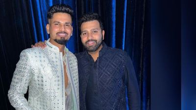 श्रेयस अय्यर ने रोहित शर्मा के साथ डाली फोटो, कैप्शन में लिखा 'छपरी', वायरल हो रही पोस्ट SportsTak Hindi