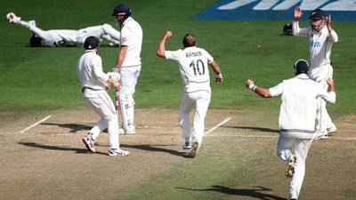 NZ vs ENG: न्यूजीलैंड ने 1 रन से दूसरा टेस्ट जीत अंग्रेजों का तोड़ा घमंड, 30 साल बाद दूसरी बार हुआ ऐसा, बिखर गया बैजबॉल SportsTak Hindi