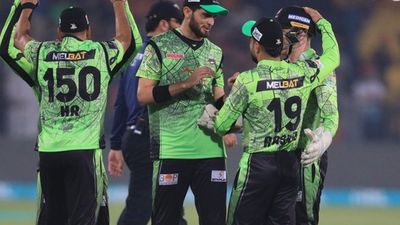 शाहीन अफरीदी के गेंदबाजों का बवाल जारी, इस्लामाबाद की टीम को किया 90 रन पर ढेर, 8 बल्लेबाजों ने बनाए सिर्फ 22 रन SportsTak Hindi