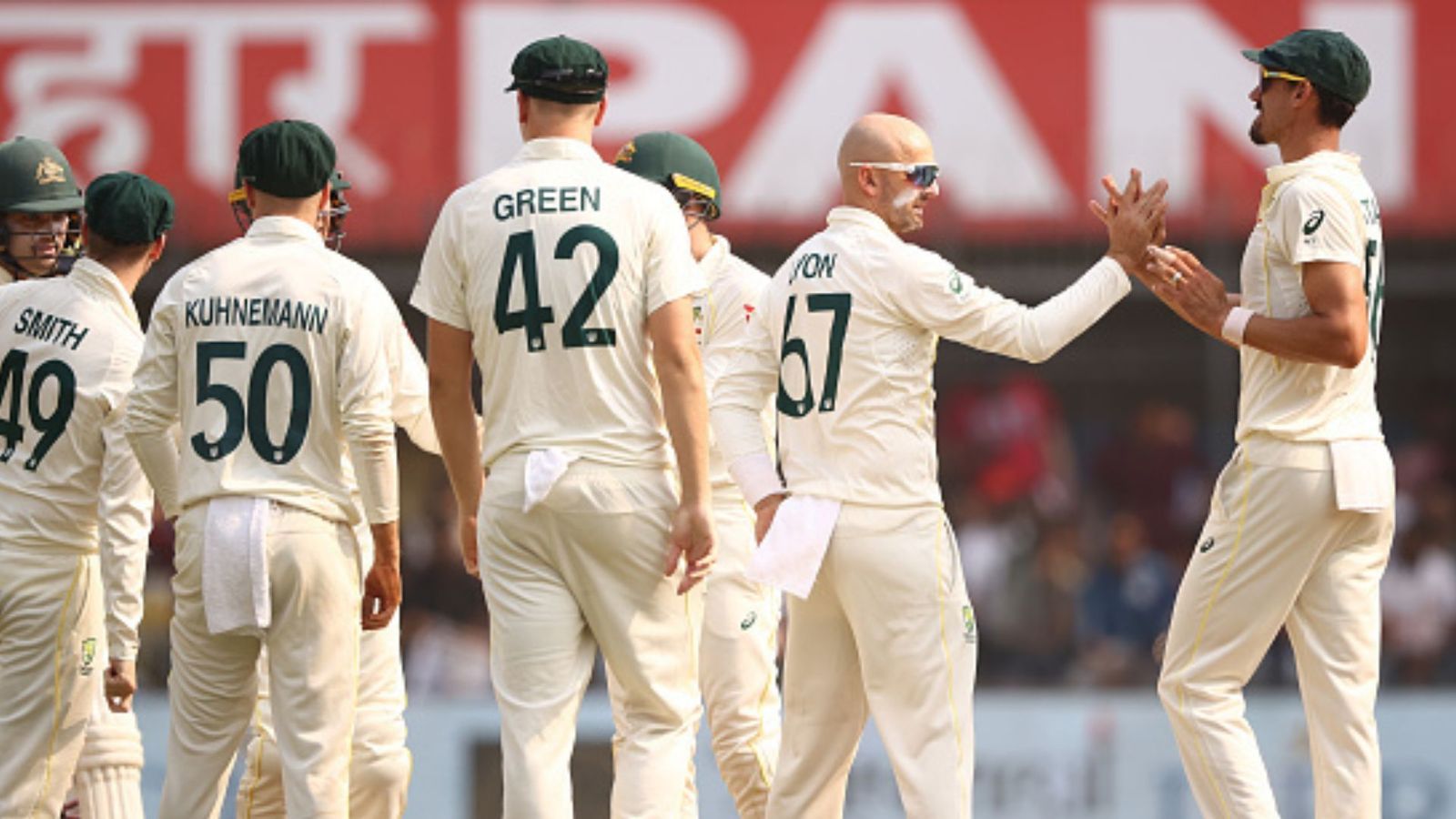 IND vs AUS : ग्राउंड में पानी डालने वाला बना दिग्गज क्रिकेटर, शेन वॉर्न और कुंबले के क्लब में हुआ शामिल IND vs AUS : ग्राउंड में पानी डालने वाला बना दिग्गज क्रिकेटर, शेन वॉर्न और कुंबले के क्लब में हुआ शामिल