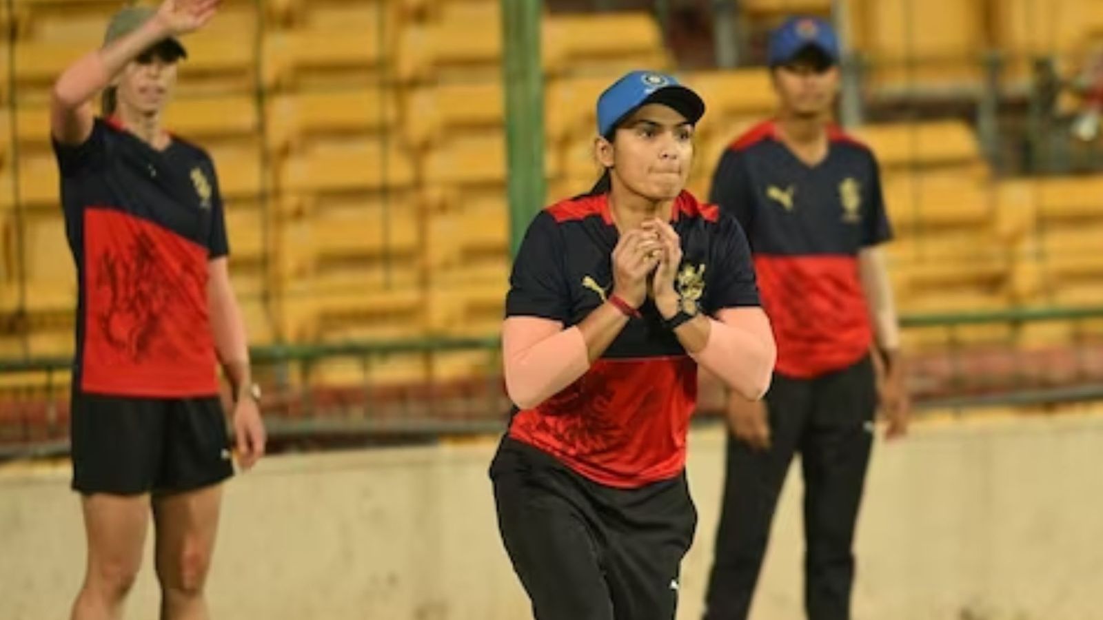 WPL 2023, RCB Women Full Squad : स्मृति मांधना की कप्तानी वाली रॉयल चैलेंजर्स बैंगलोर में कौन-कौन है शामिल, जानें पूरी टीम और शेड्यूल WPL 2023, RCB Women Full Squad : स्मृति मांधना की कप्तानी वाली रॉयल चैलेंजर्स बैंगलोर में कौन-कौन है शामिल, जानें पूरी टीम और शेड्यूल
