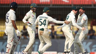 इंदौर टेस्ट में 7 सेशन में हारी टीम इंडिया तो भड़क गए फैंस, बोले- बीसीसीआई एक्शन लें SportsTak Hindi