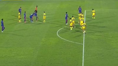 ISL : सुनील छेत्री के गोल पर मचा घमासान, केरला की टीम ने छोड़ा मैदान और नहीं आई वापस, जानें क्या है मामला ? SportsTak Hindi
