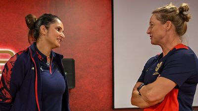 WPL 2023 के आगाज से पहले सानिया मिर्जा ने RCB को दिया जीत का मंत्र, कहा - असली चैंपियन... SportsTak Hindi